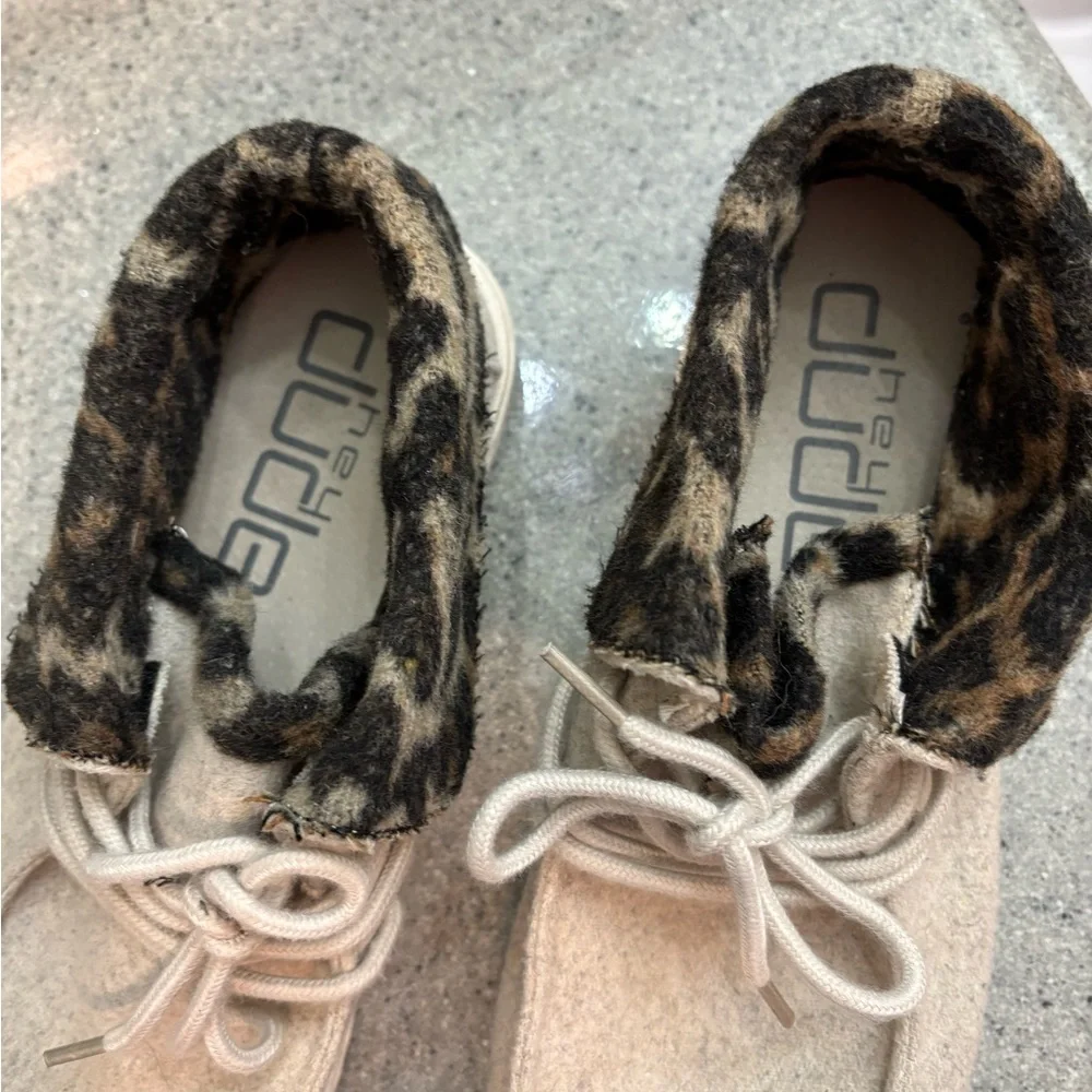 Hey Dude Cream Loafers with Leopard Print - Picture 2 of 6